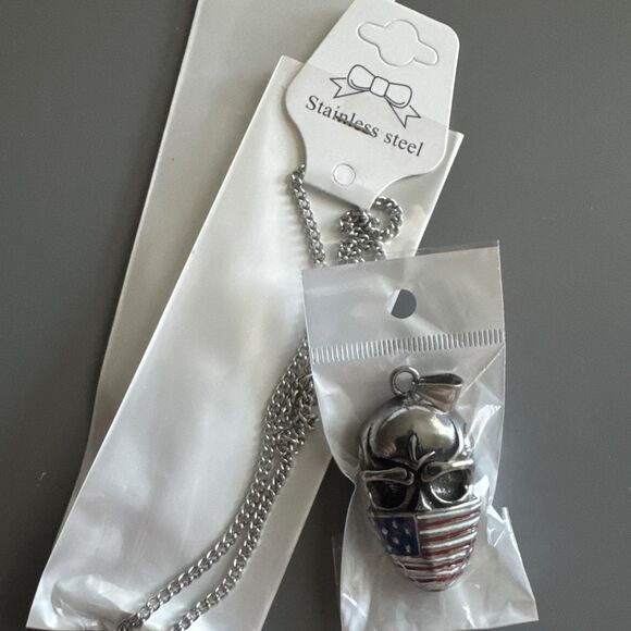 Flag Face Bandana Skull Pendant Stainless Steel on Cuban Link Chain U.S.A. - Picture 7 of 7